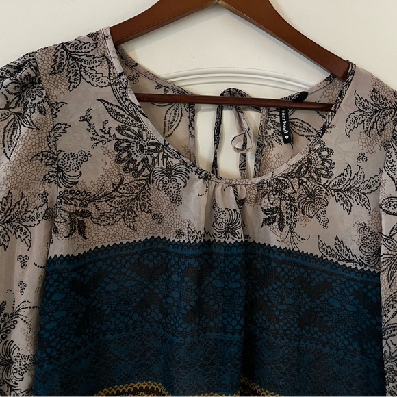 HeartSoul Semi- Sheer 3 Pattern Polyester Blouse Women’s Size Medium - Picture 4 of 11